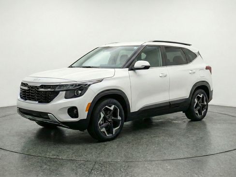 Used 2025 Kia Seltos S image 3