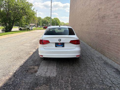 Used 2017 Volkswagen Jetta GLI FWD image 4
