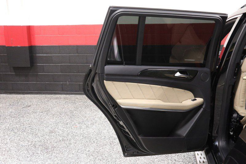 Used 2015 Mercedes-Benz GL 550 4MATIC image 38