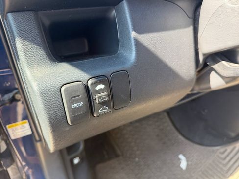 Used 2004 Honda CR-V EX image 17