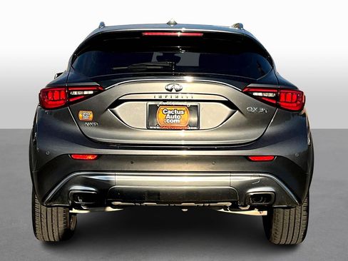 Used 2017 INFINITI QX30 Premium w/ Navigation Package image 4