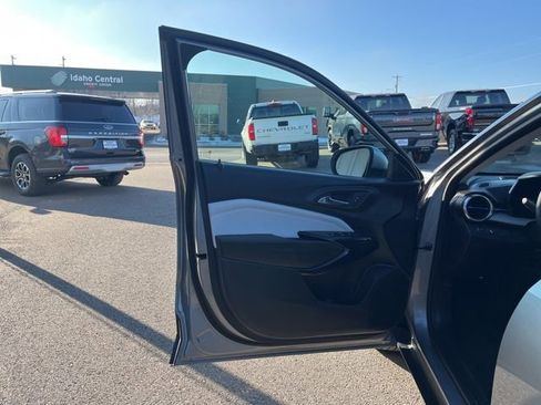 Used 2025 Chevrolet Trax LT w/ LT Convenience Package image 24