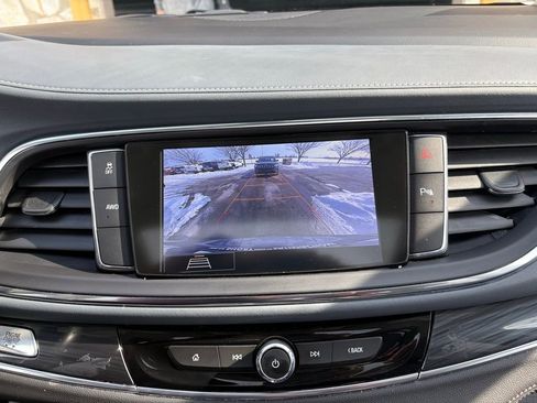 Used 2020 Buick Enclave Essence image 37