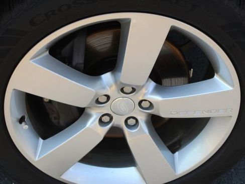 Used 2024 Land Rover Defender 110 SE image 9