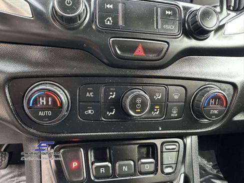 Used 2021 GMC Terrain SLT image 34