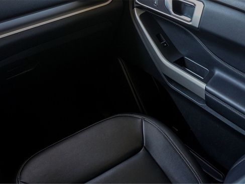 Used 2024 Ford Explorer XLT w/ Equipment Group 202A image 31