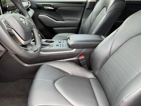 Used 2026 Toyota Highlander XLE AWD/4WD image 8