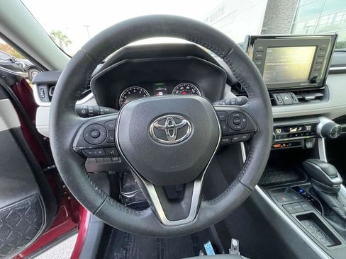 Used 2020 Toyota RAV4 XLE Premium image 20