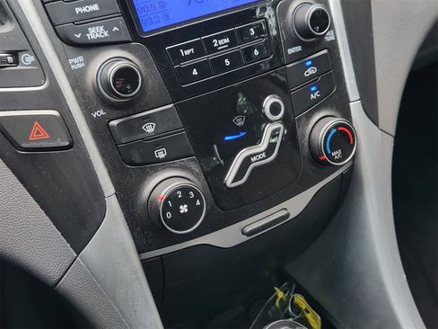 Used 2012 Hyundai Sonata SE image 16