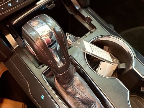 Used 2018 Ford Explorer XLT image 17