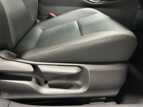 Used 2025 Toyota Prius XLE image 60