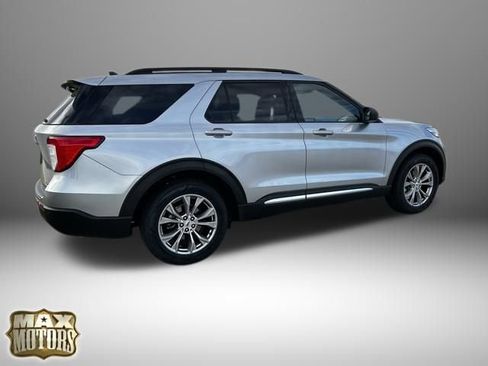Used 2022 Ford Explorer XLT w/ Equipment Group 202A image 8