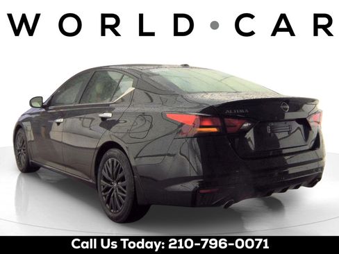 Used 2025 Nissan Altima 2.5 SV w/ SV Special Edition Package FWD image 3