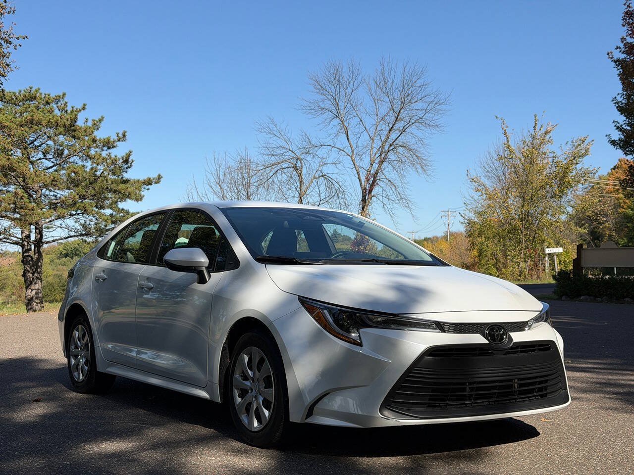 Used 2025 Toyota Corolla LE FWD image 7