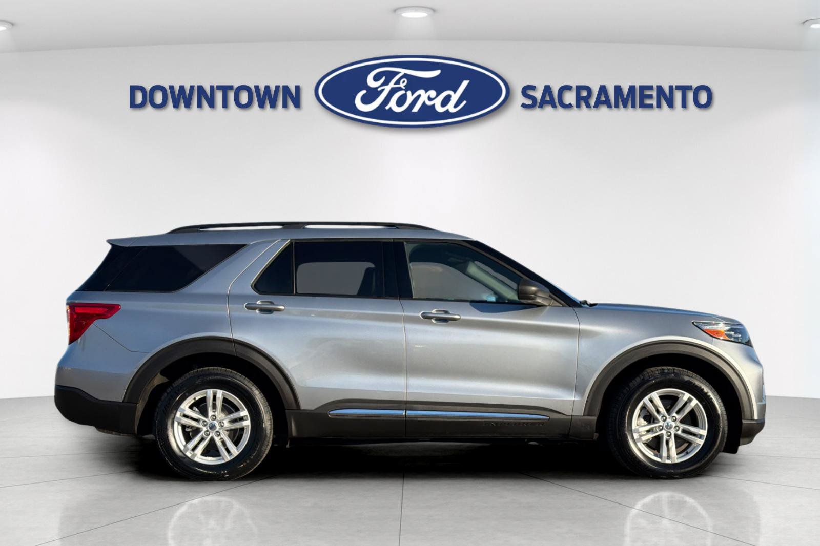 Used 2020 Ford Explorer XLT w/ Equipment Group 202A AWD/4WD image 7