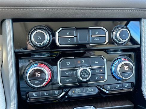 Used 2021 GMC Yukon XL Denali image 23