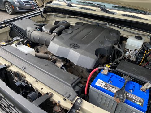 Used 2010 Toyota FJ Cruiser 4WD image 30