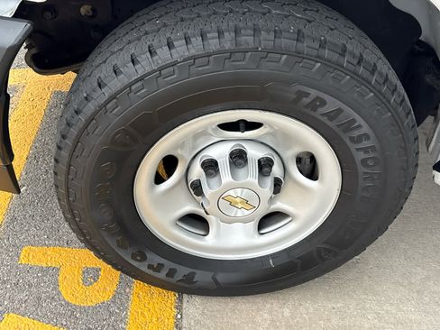 Used 2024 Chevrolet Express 2500 w/ Driver Convenience Package image 7