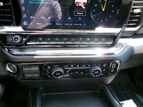 New 2026 Chevrolet Silverado 2500 ZR2 AWD/4WD image 20