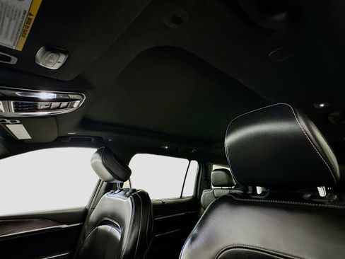 Used 2024 Jeep Grand Cherokee L Limited w/ Luxury Tech Group II image 27