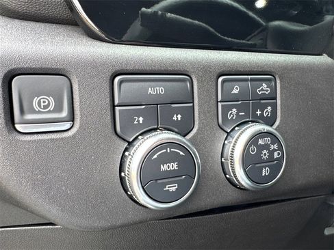 Used 2025 GMC Sierra 1500 SLT image 32