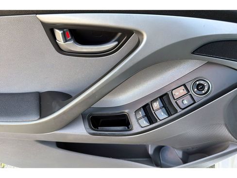 Used 2016 Hyundai Elantra SE FWD image 13