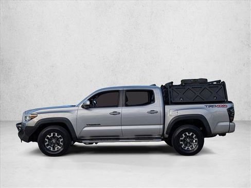 Used 2018 Toyota Tacoma TRD Off-Road image 9
