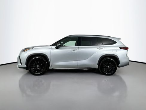 Certified 2025 Toyota Highlander XSE AWD/4WD image 4