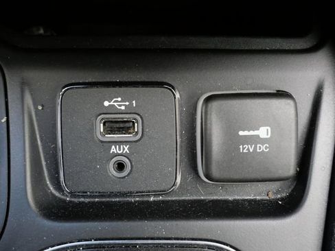 Used 2019 Jeep Cherokee Trailhawk AWD/4WD image 26