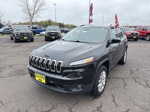 Used 2014 Jeep Cherokee Limited w/ Trailer Tow Group AWD/4WD image 2