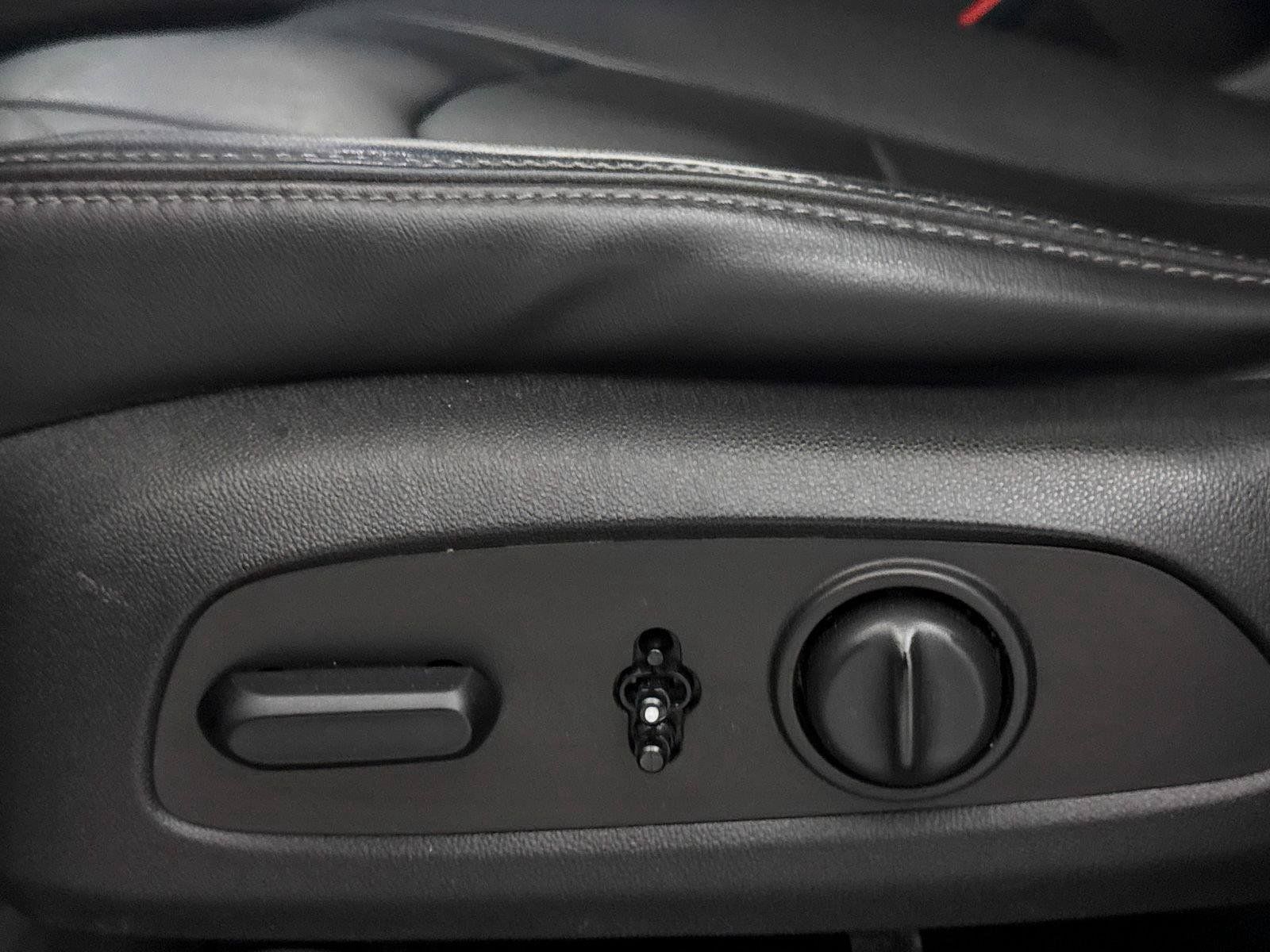Used 2019 Buick Enclave Avenir w/ Avenir Technology Package FWD image 27