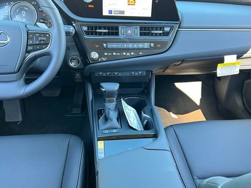 New 2025 Lexus ES 300h w/ Premium Package image 10