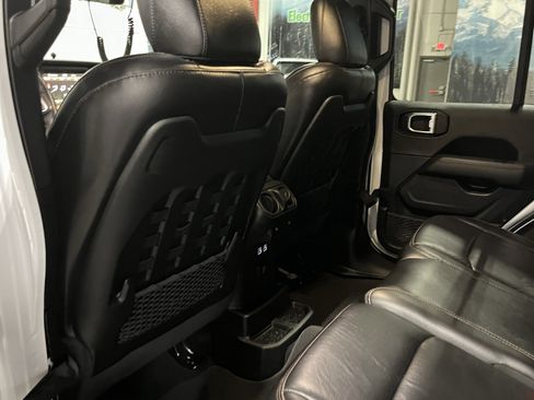 Used 2023 Jeep Wrangler Unlimited Rubicon 392 image 16