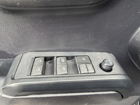 Used 2020 Toyota Tacoma SR w/ SR Convenience Package RWD image 14