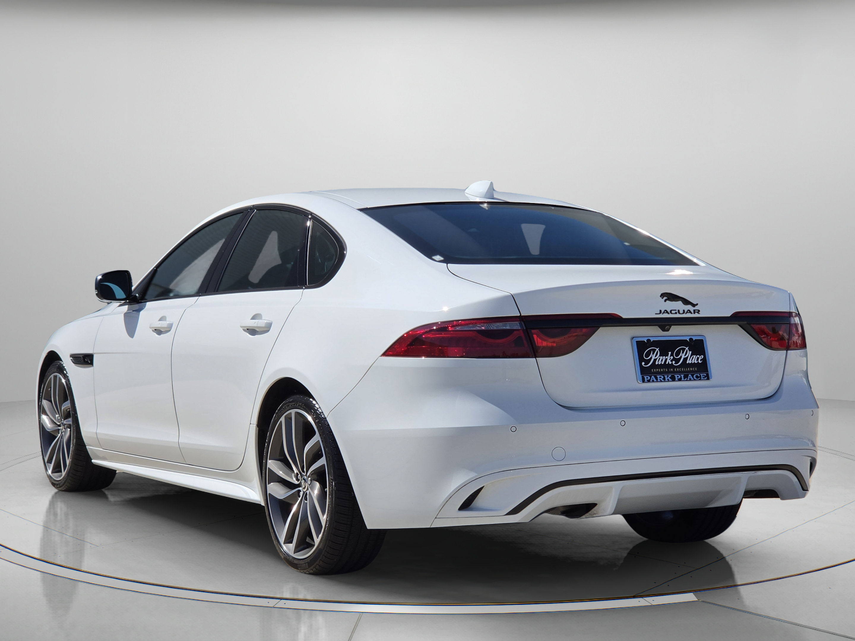 Certified 2024 Jaguar XF R-Dynamic SE AWD/4WD image 3