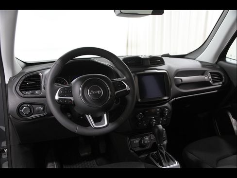 Used 2023 Jeep Renegade Latitude AWD/4WD image 6