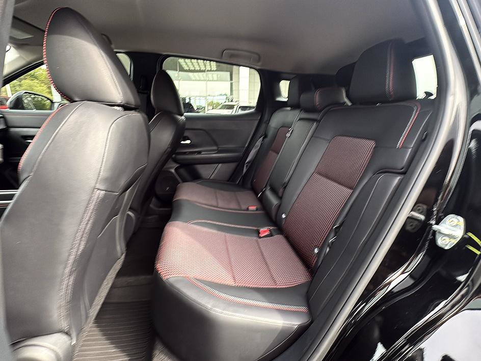 Certified 2026 Nissan Kicks SR FWD image 18