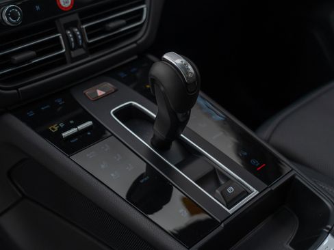 Certified 2026 Porsche Macan AWD/4WD image 24