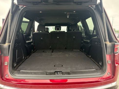 Used 2024 Jeep Wagoneer 2WD image 14