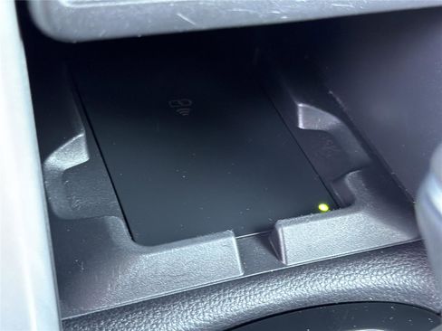 Used 2025 Toyota Corolla Cross XLE FWD image 29