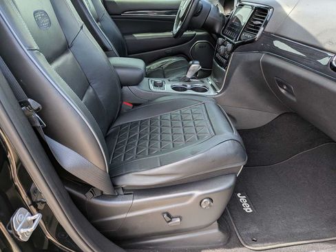Used 2019 Jeep Grand Cherokee Overland AWD/4WD image 22
