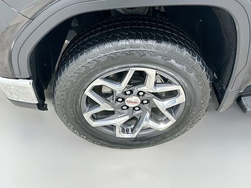 Used 2024 GMC Sierra 1500 SLT AWD/4WD image 32