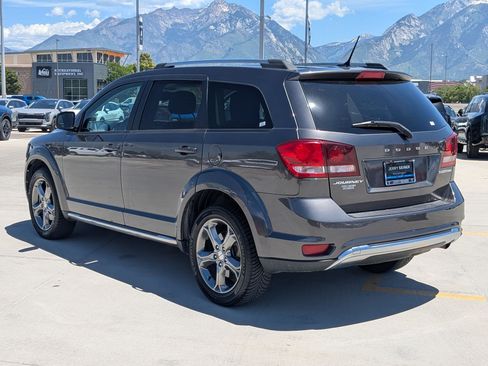 Used 2017 Dodge Journey Crossroad FWD image 3