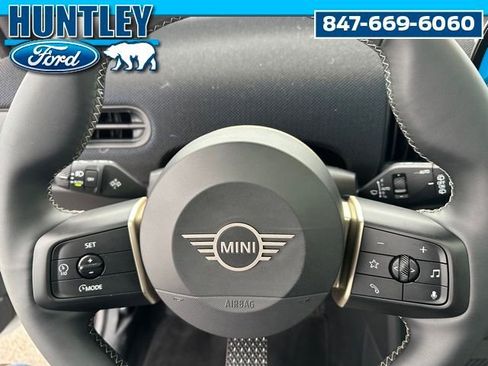 Used 2025 MINI Cooper 4-Door Hardtop FWD image 24