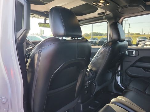 Used 2021 Jeep Wrangler Unlimited Sahara image 12