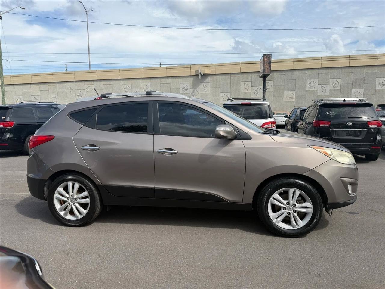 Used 2013 Hyundai Tucson Limited FWD image 7
