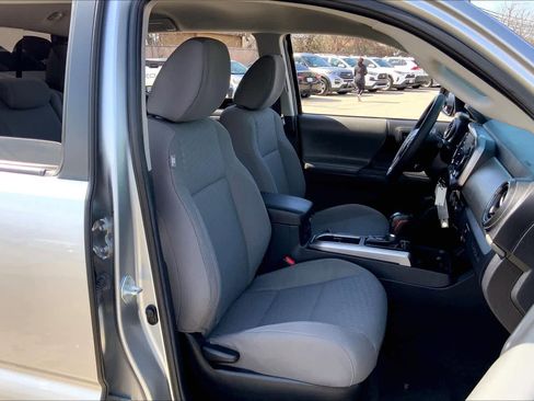 Used 2022 Toyota Tacoma SR5 image 9