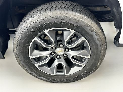 Used 2024 Chevrolet Silverado 1500 LT AWD/4WD image 11