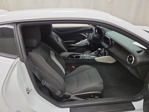 Used 2023 Chevrolet Camaro LT w/ Technology Package RWD image 11
