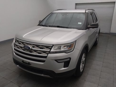 Used 2018 Ford Explorer XLT image 15